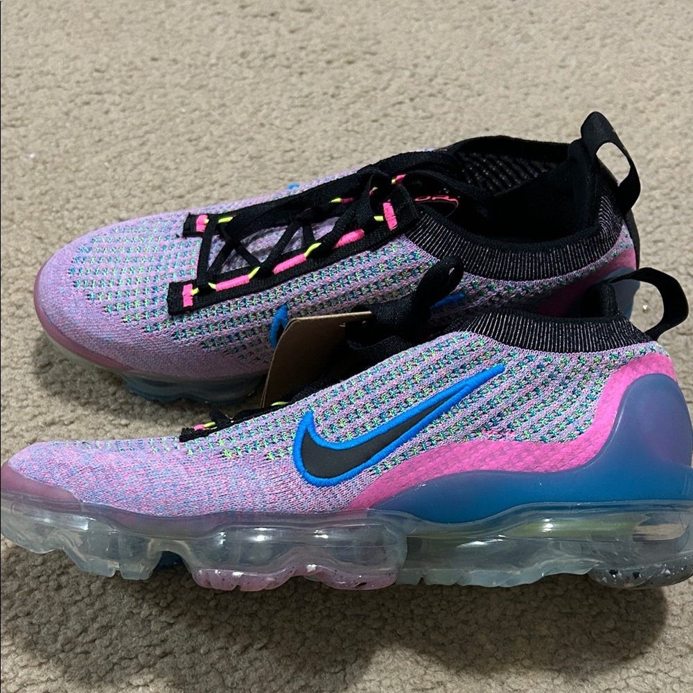 NWT Nike Air VaporMax Flyknit 8.5 womens
